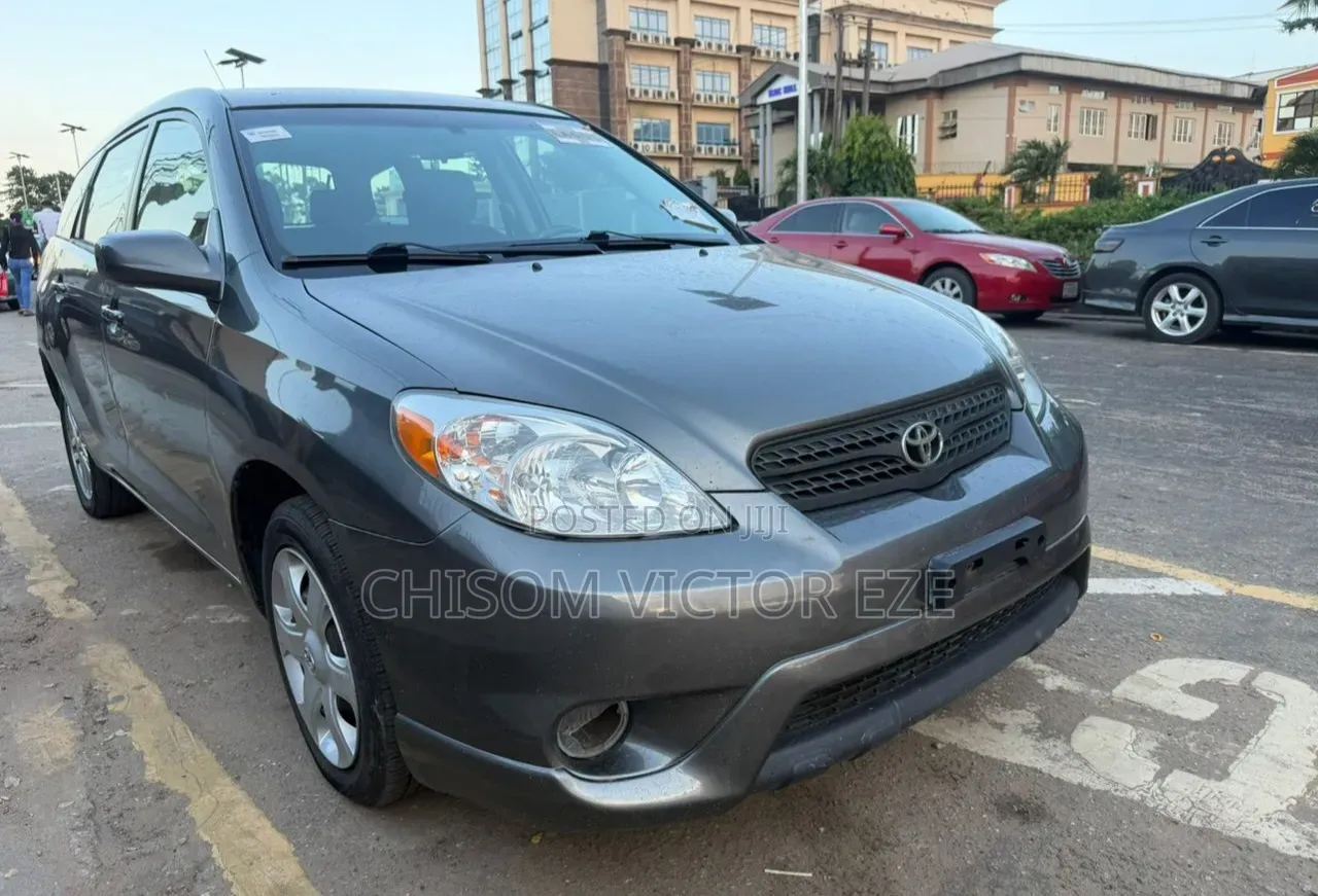 Toyota Matrix XR Hatchback FWD (1.8L 4cyl 4A) 2008 Gray