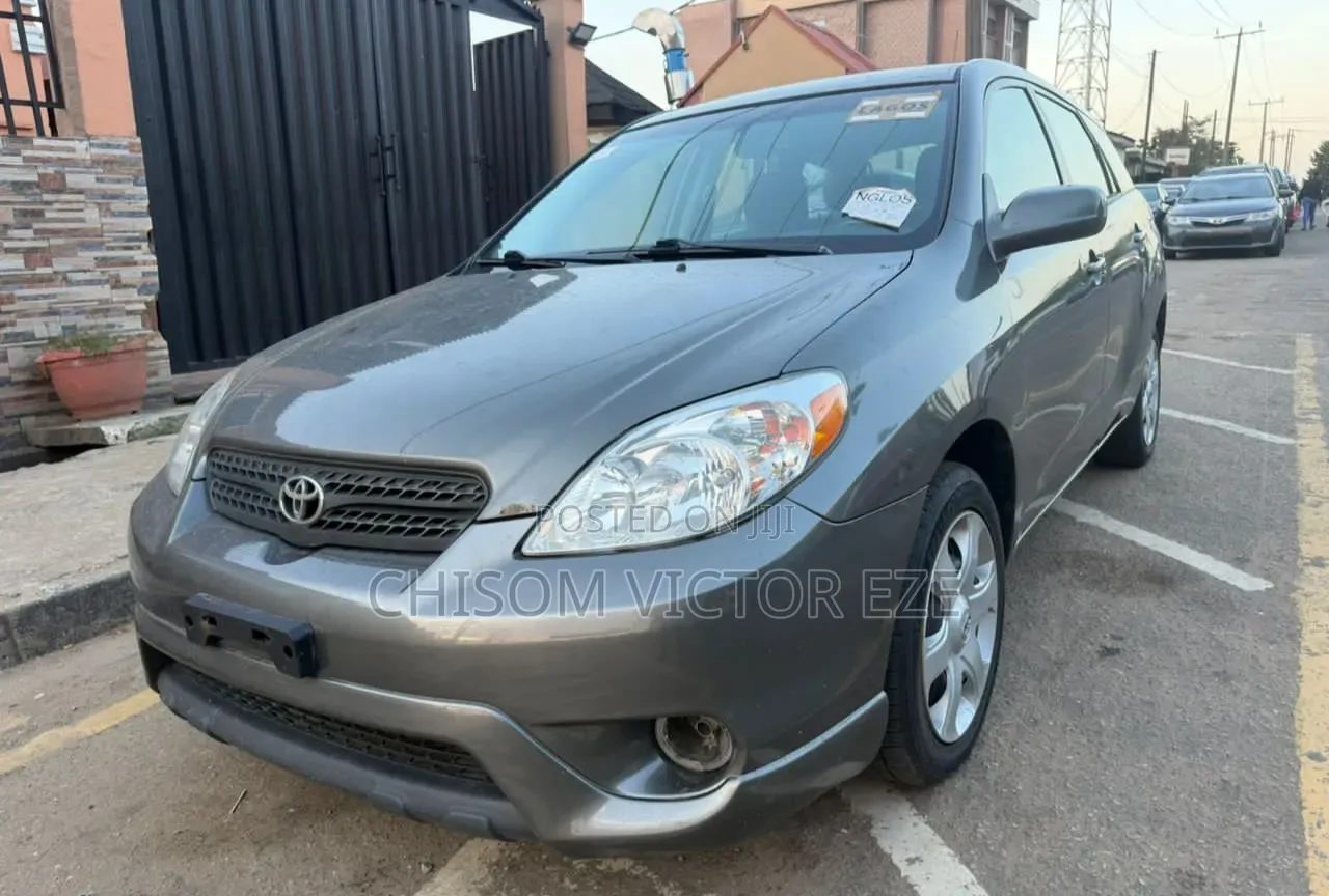 Toyota Matrix XR Hatchback FWD (1.8L 4cyl 4A) 2008 Gray
