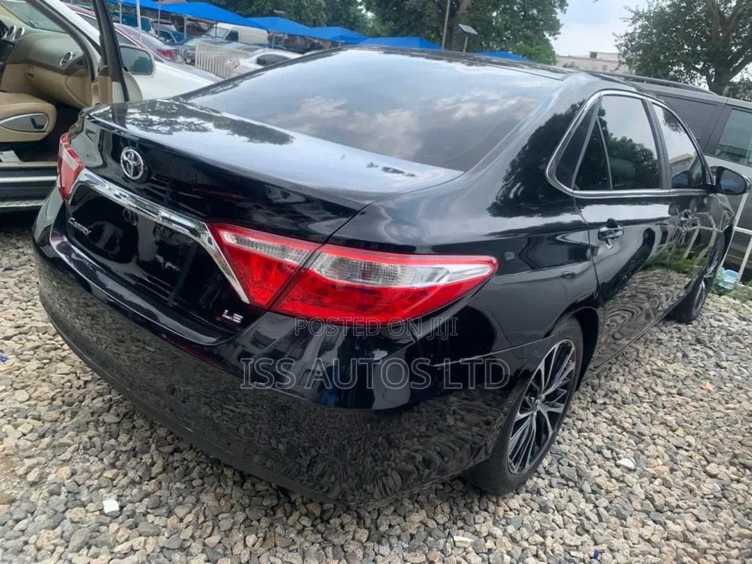 Toyota Camry 2016 Black