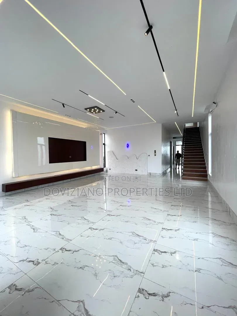 5bdrm Duplex in Off Lekki-Epe Expressway for sale