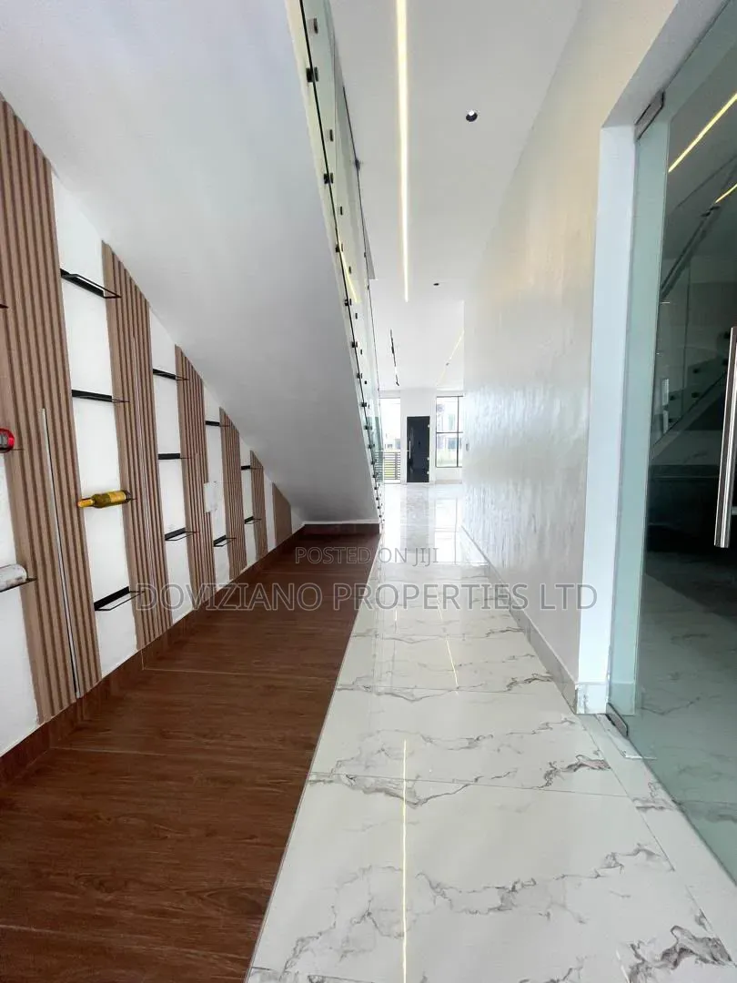 5bdrm Duplex in Off Lekki-Epe Expressway for sale