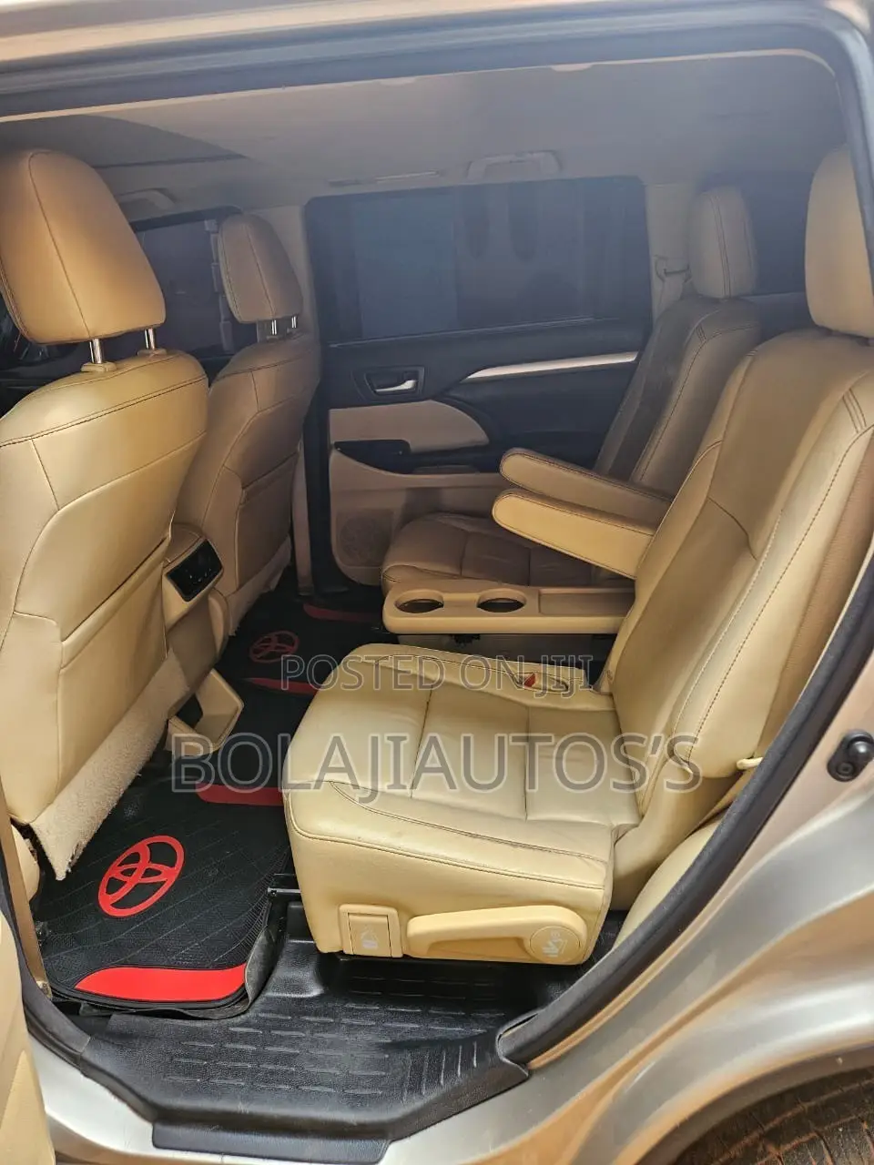 Toyota Highlander XLE V6 4x4 (3.5L 6cyl 6A) 2016 Gold