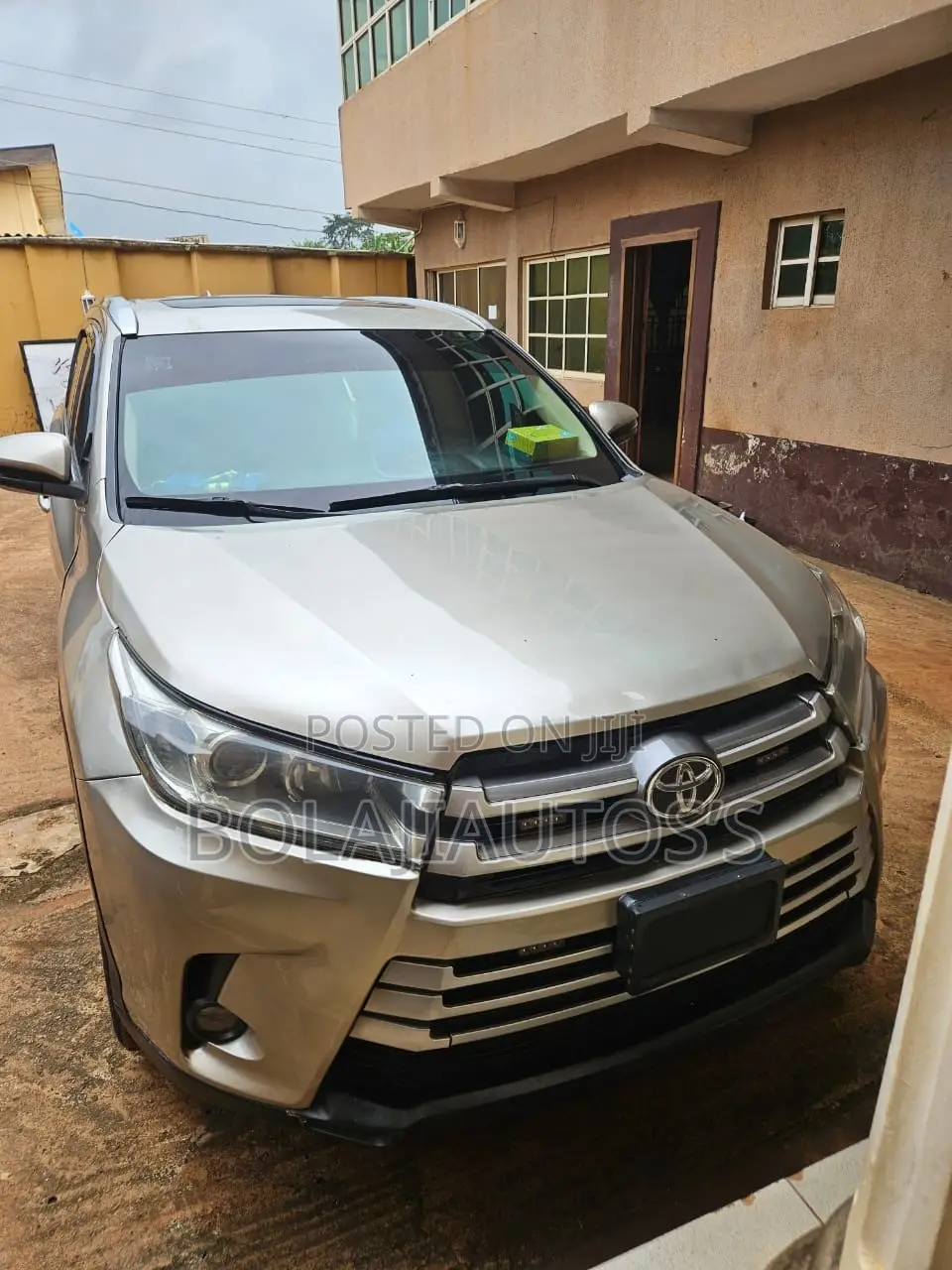 Toyota Highlander XLE V6 4x4 (3.5L 6cyl 6A) 2016 Gold
