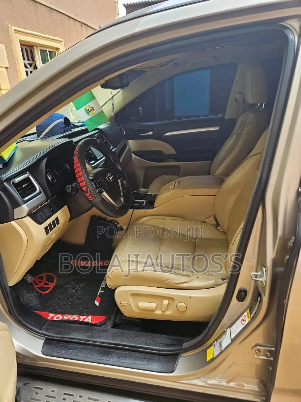 Toyota Highlander XLE V6 4x4 (3.5L 6cyl 6A) 2016 Gold