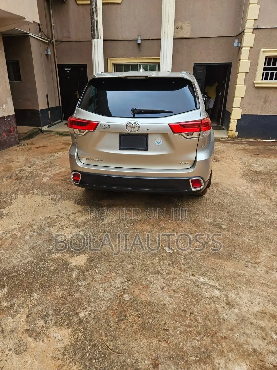 Toyota Highlander XLE V6 4x4 (3.5L 6cyl 6A) 2016 Gold