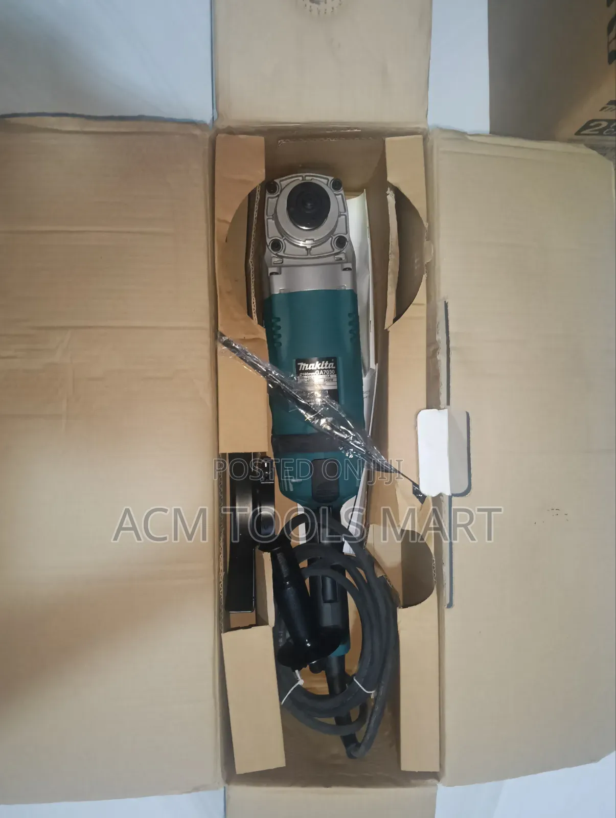 Makita GAmm 2400W Heavy Duty Angle Grinder