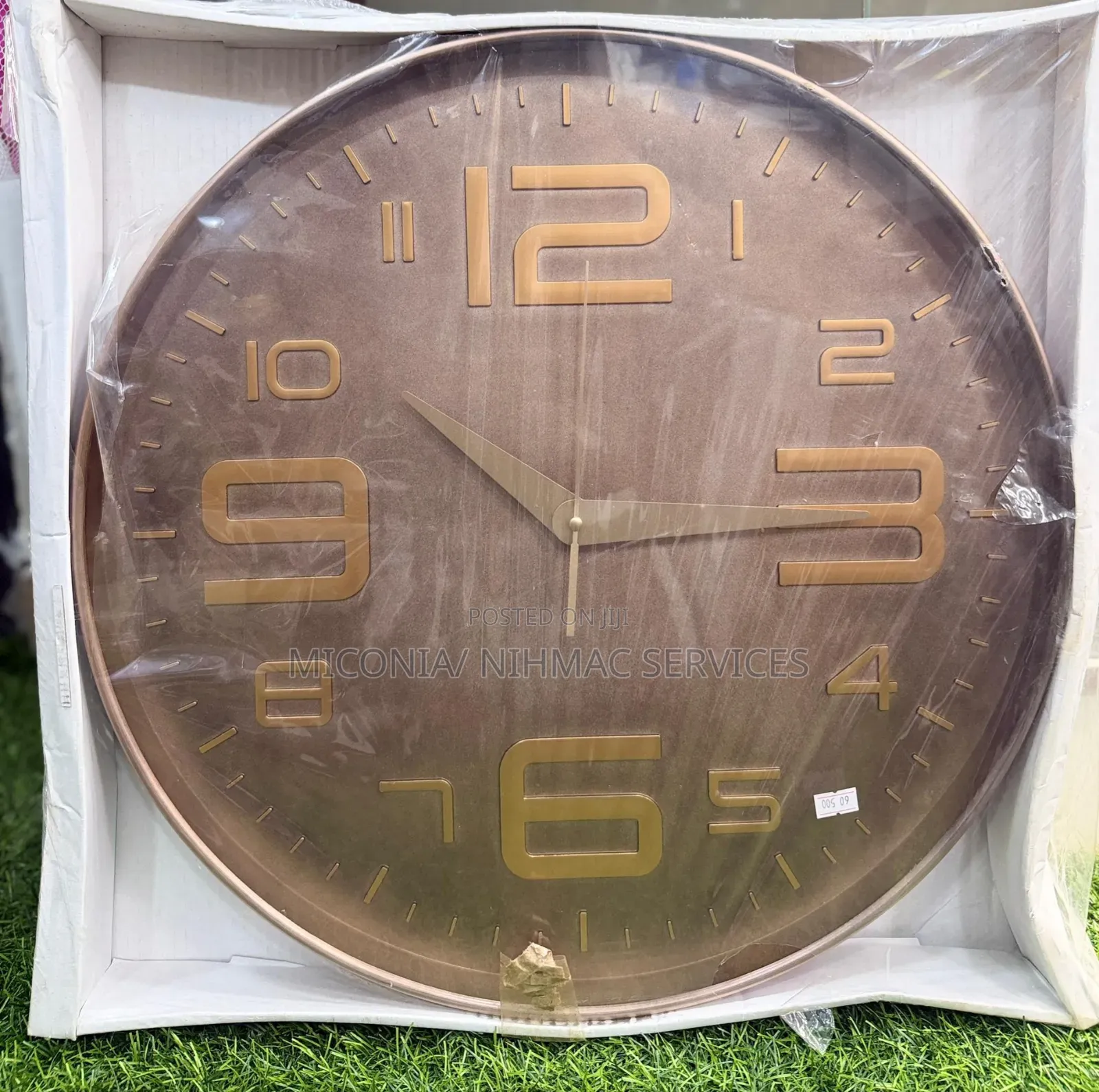 Round Analog Wall Clock