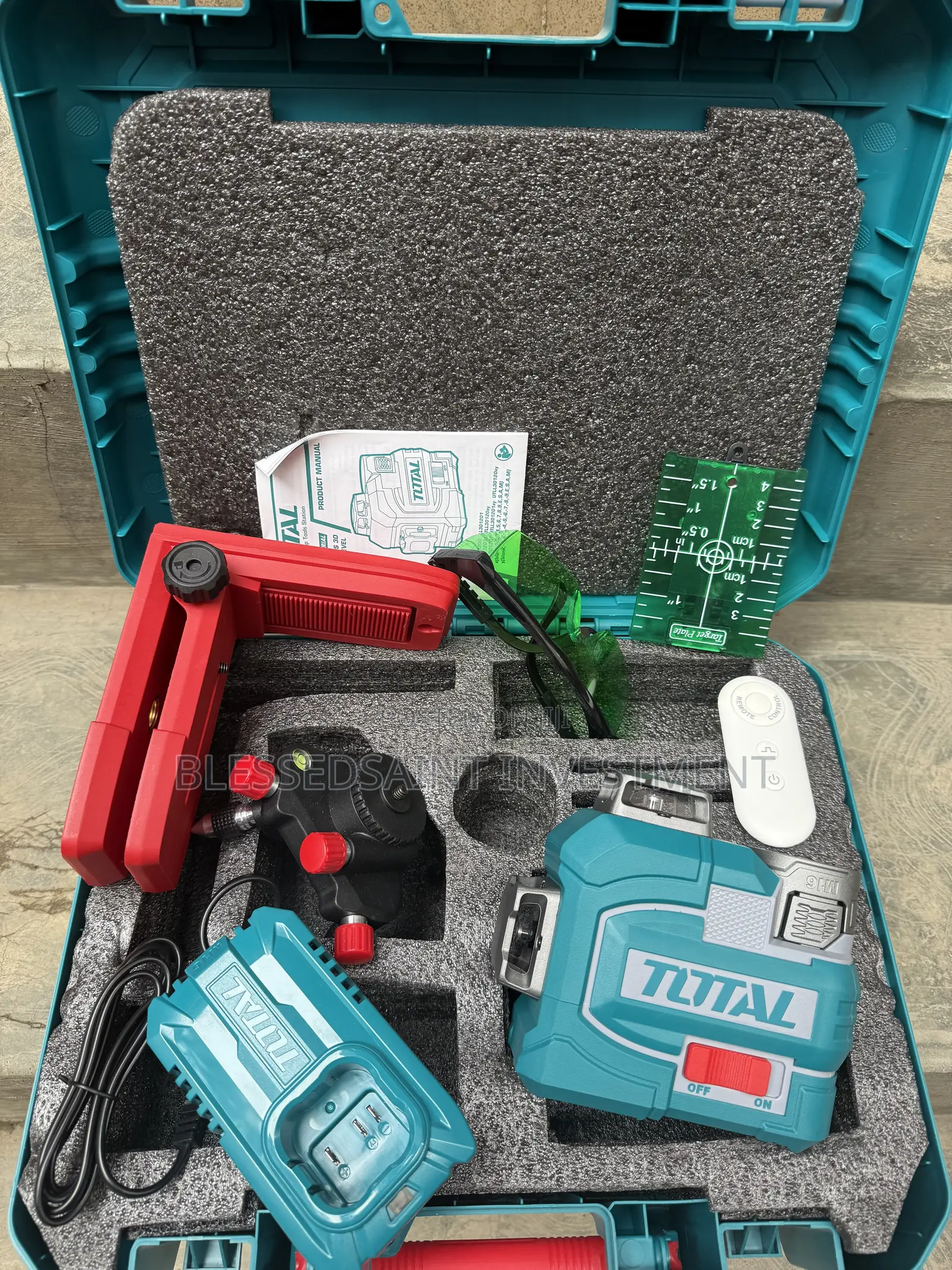 Total 3D Laser Level – 16V, Green Beam, Full Accessories- TLL301201
