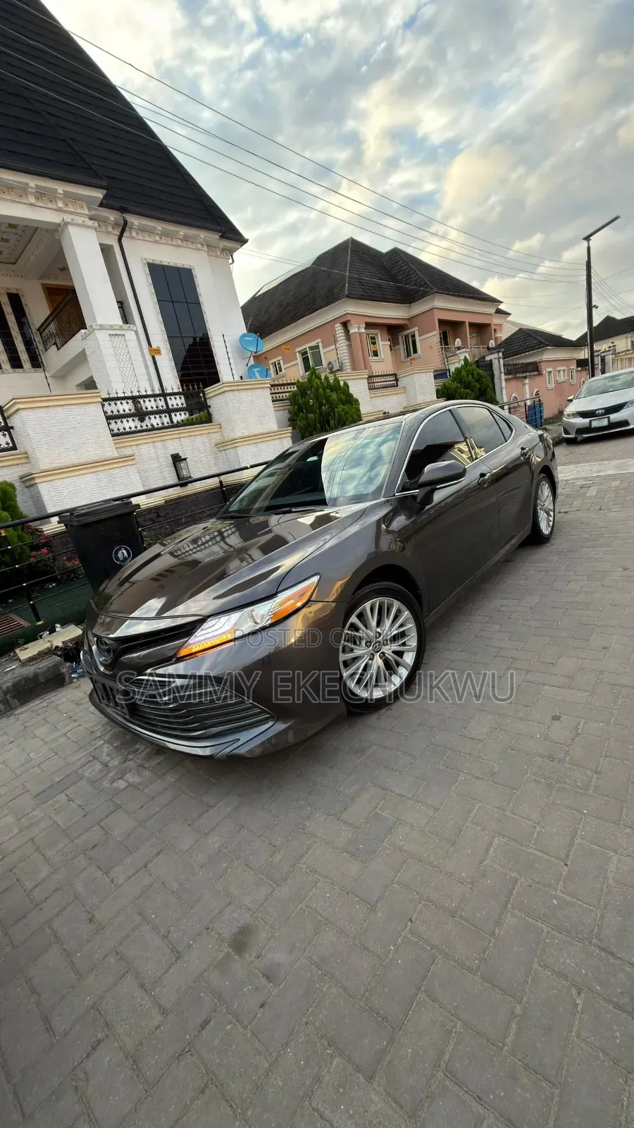 Toyota Camry XLE FWD (2.5L 4cyl 8AM) 2018 Brown