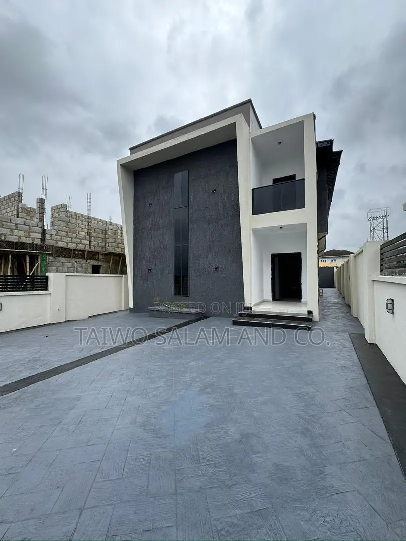 4bdrm Duplex in Alalubosa for sale