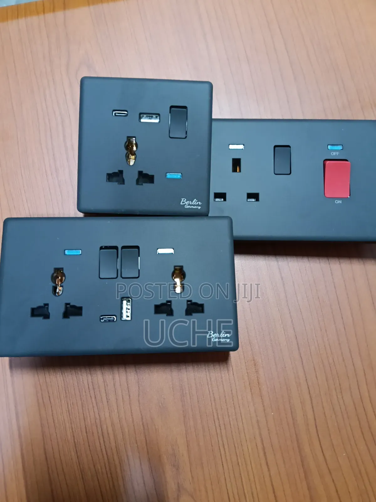 Berlin Glass USB Black Socket