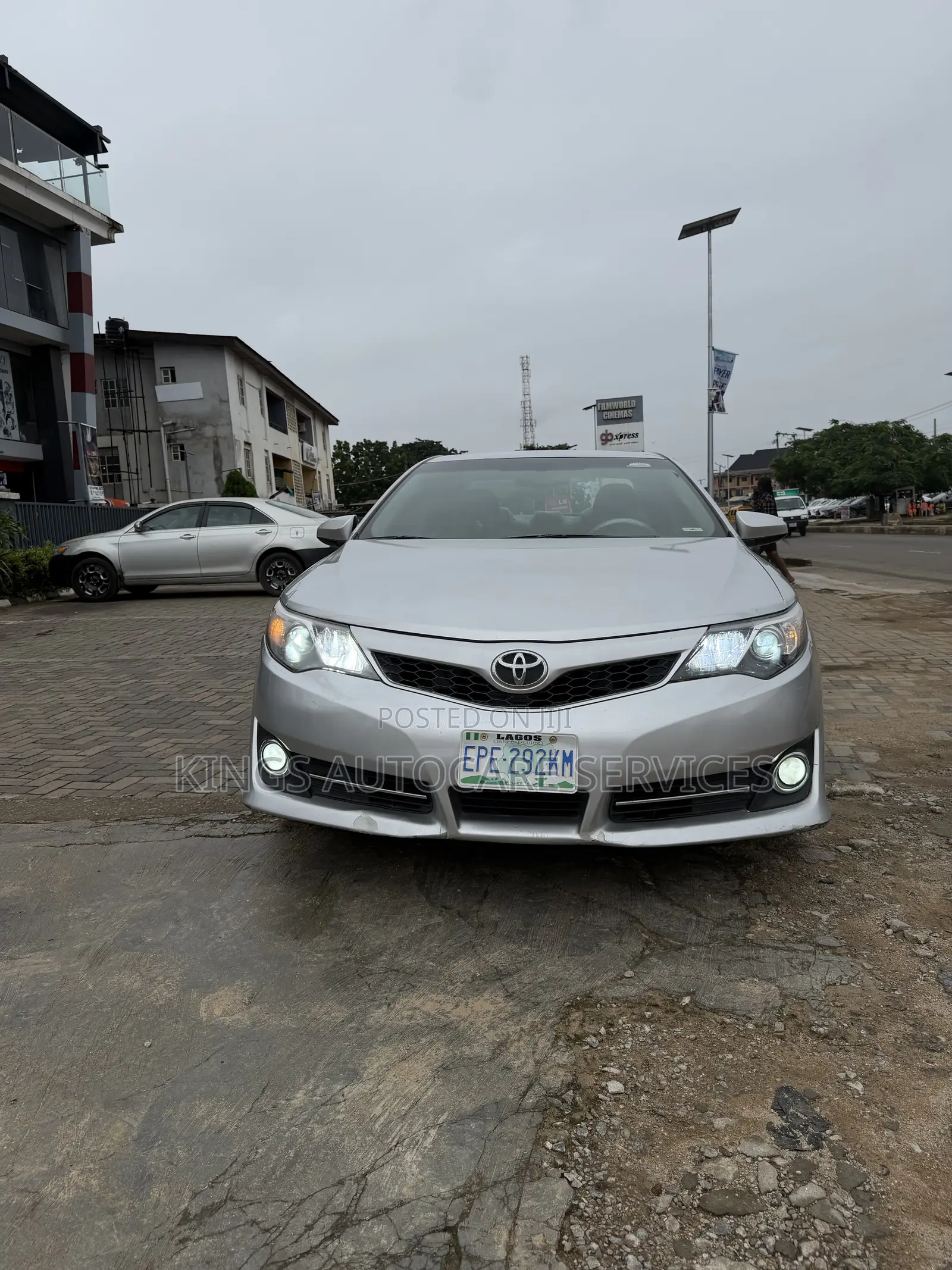 Toyota Camry SE V6 4dr Sedan (3.5L 6cyl 6A) 2012 Silver