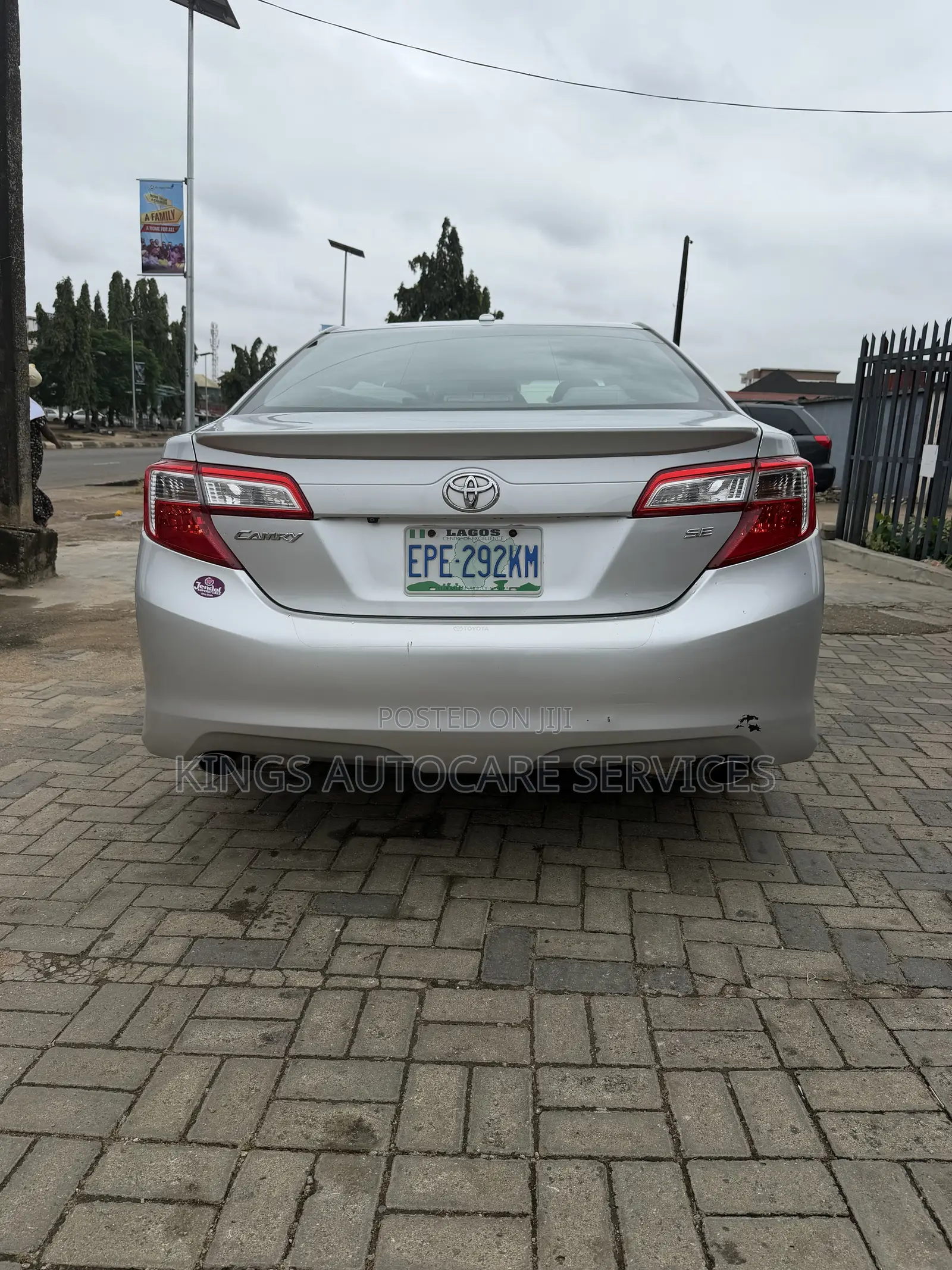 Toyota Camry SE V6 4dr Sedan (3.5L 6cyl 6A) 2012 Silver