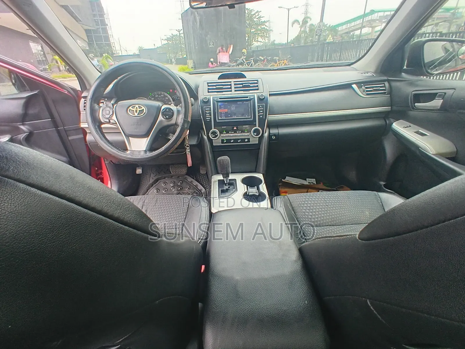 Toyota Camry SE 4dr Sedan (2.5L 4cyl 6A) 2013 Red