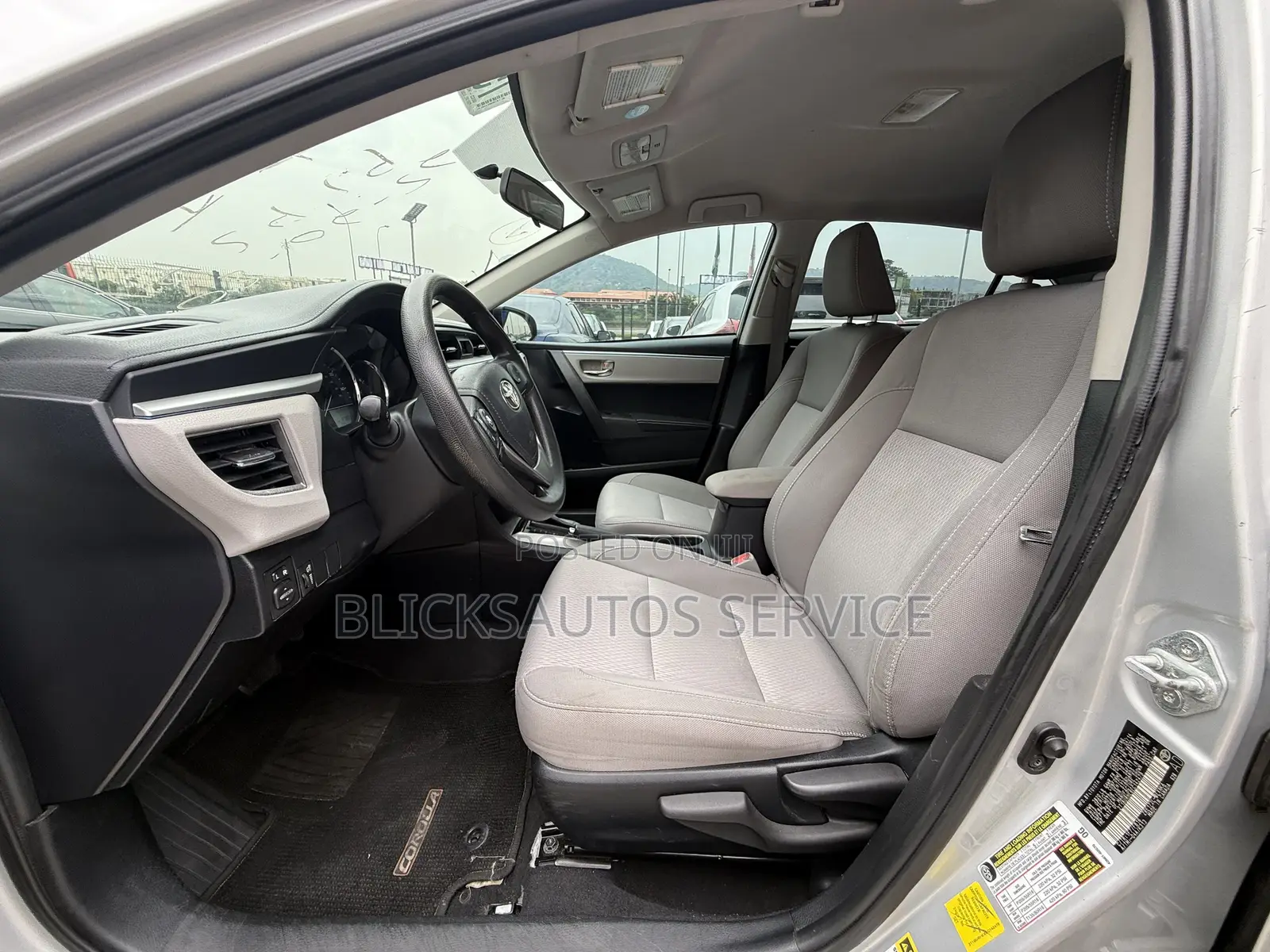 Toyota Corolla LE 4dr Sedan (1.8L 4cyl CVT) 2015 Silver