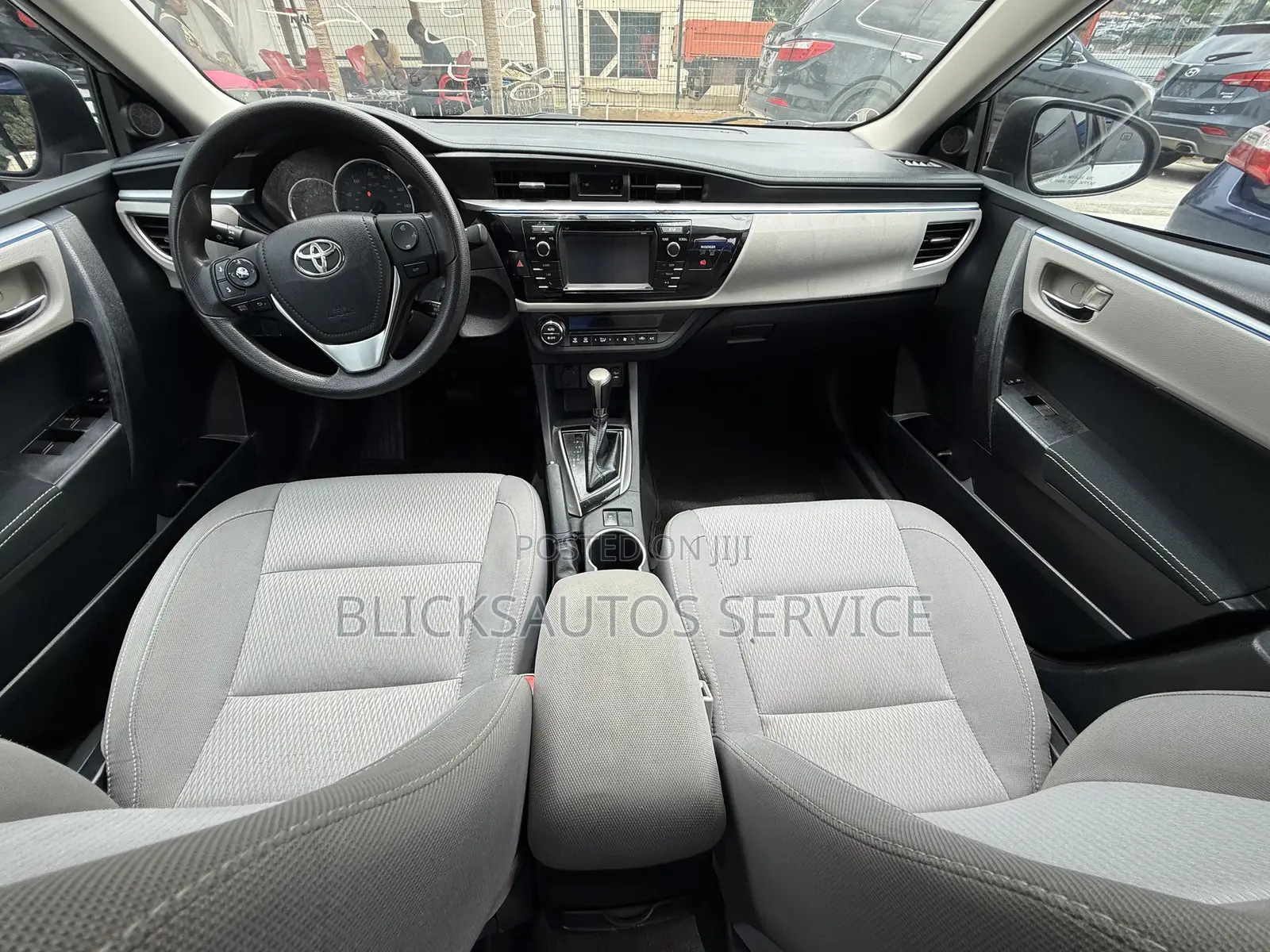 Toyota Corolla LE 4dr Sedan (1.8L 4cyl CVT) 2015 Silver