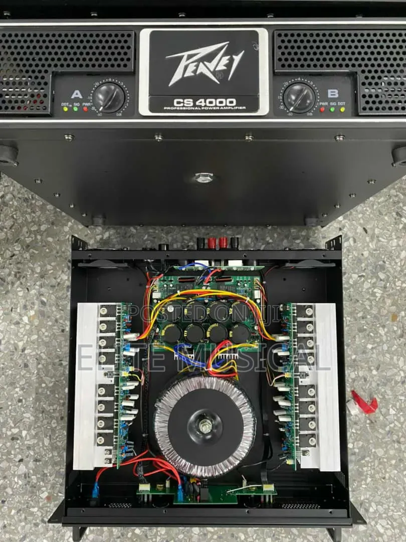 PEAVEY CS4000 Professional Power Amplifier