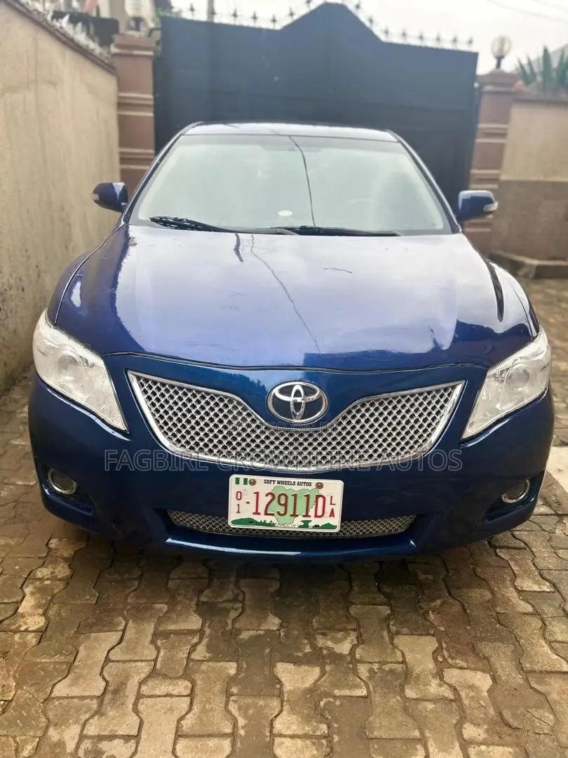Toyota Camry LE 4dr Sedan (2.5L 4cyl 6AM) 2010 Blue