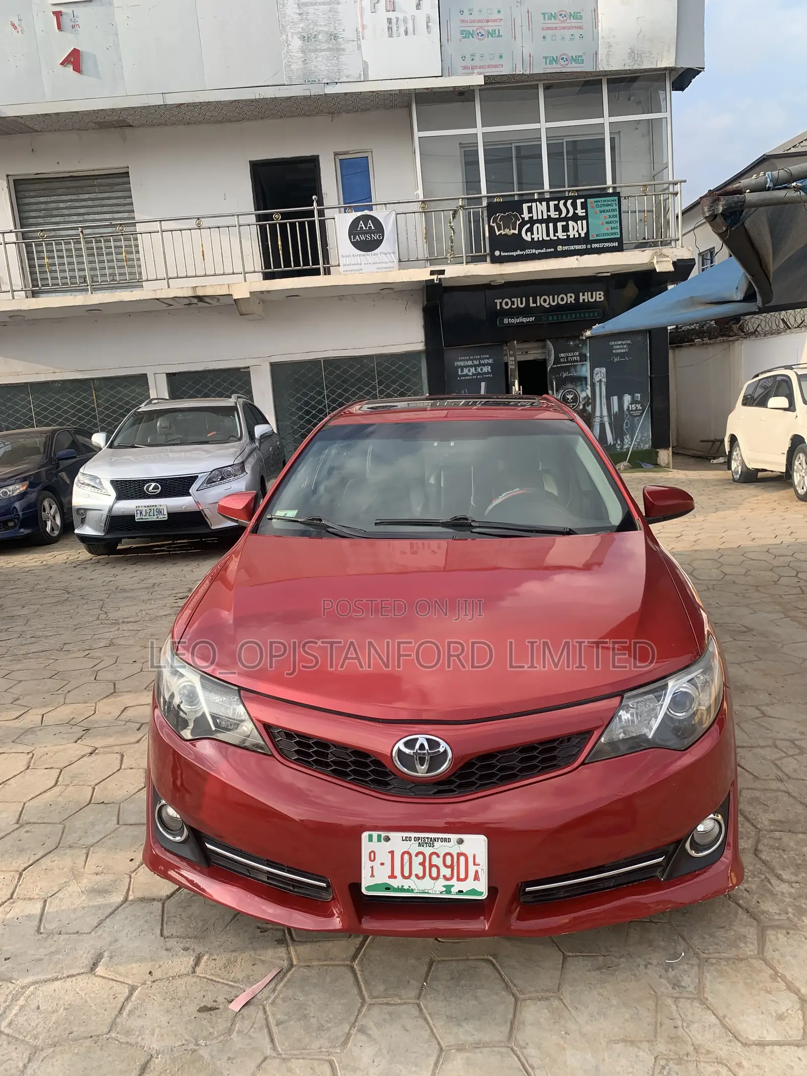 Toyota Camry SE 4dr Sedan (2.5L 4cyl 6A) 2013 Red