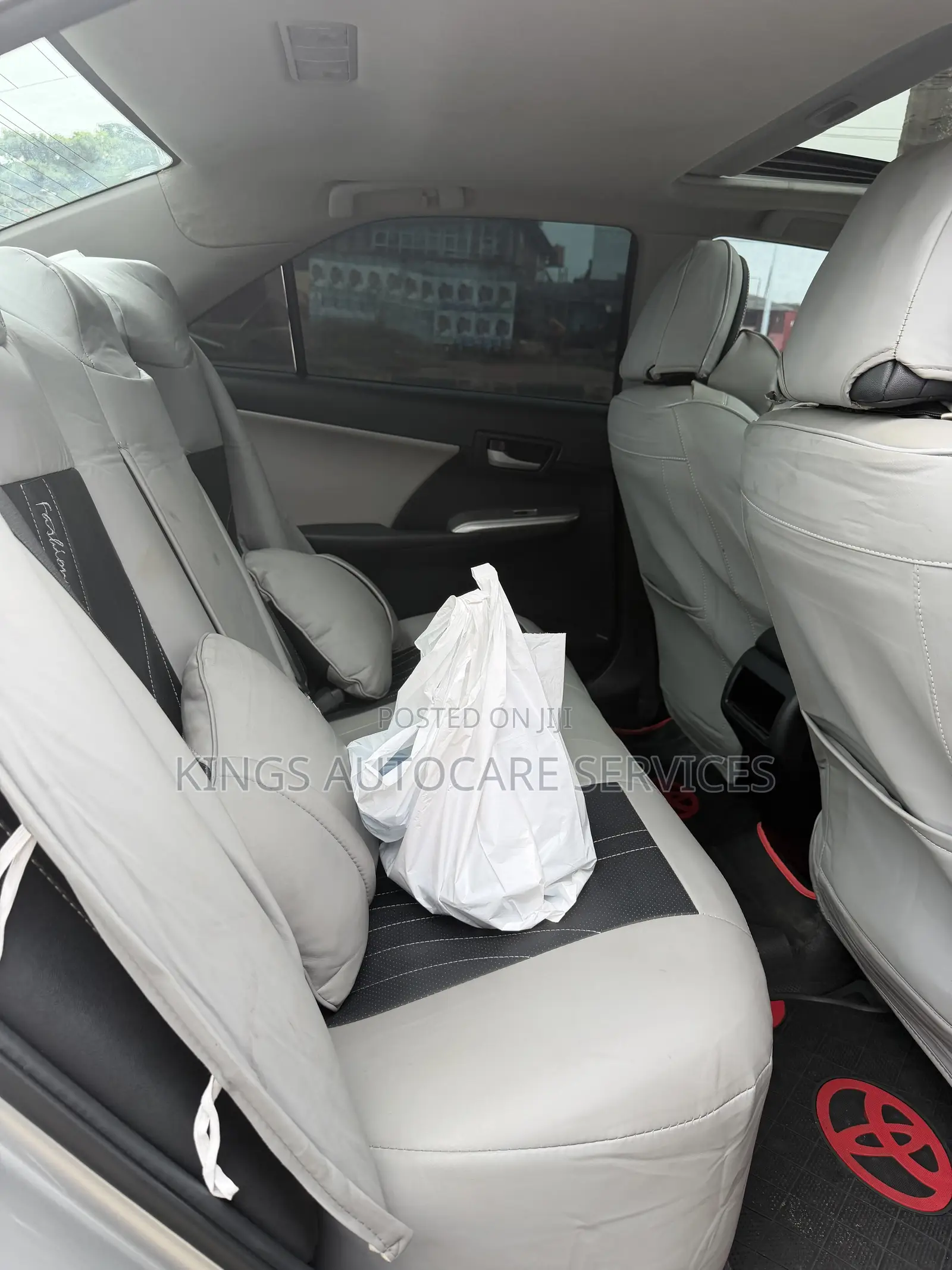 Toyota Camry SE V6 4dr Sedan (3.5L 6cyl 6A) 2012 Silver