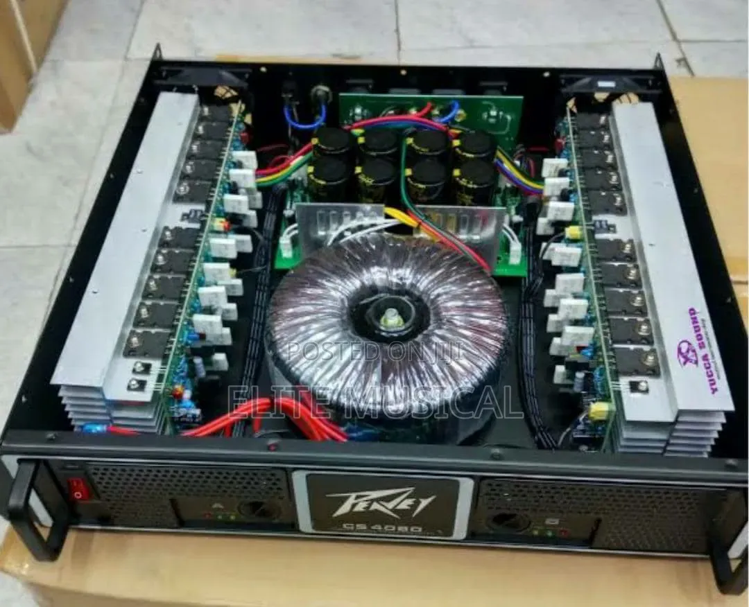 PEAVEY CS4000 Professional Power Amplifier