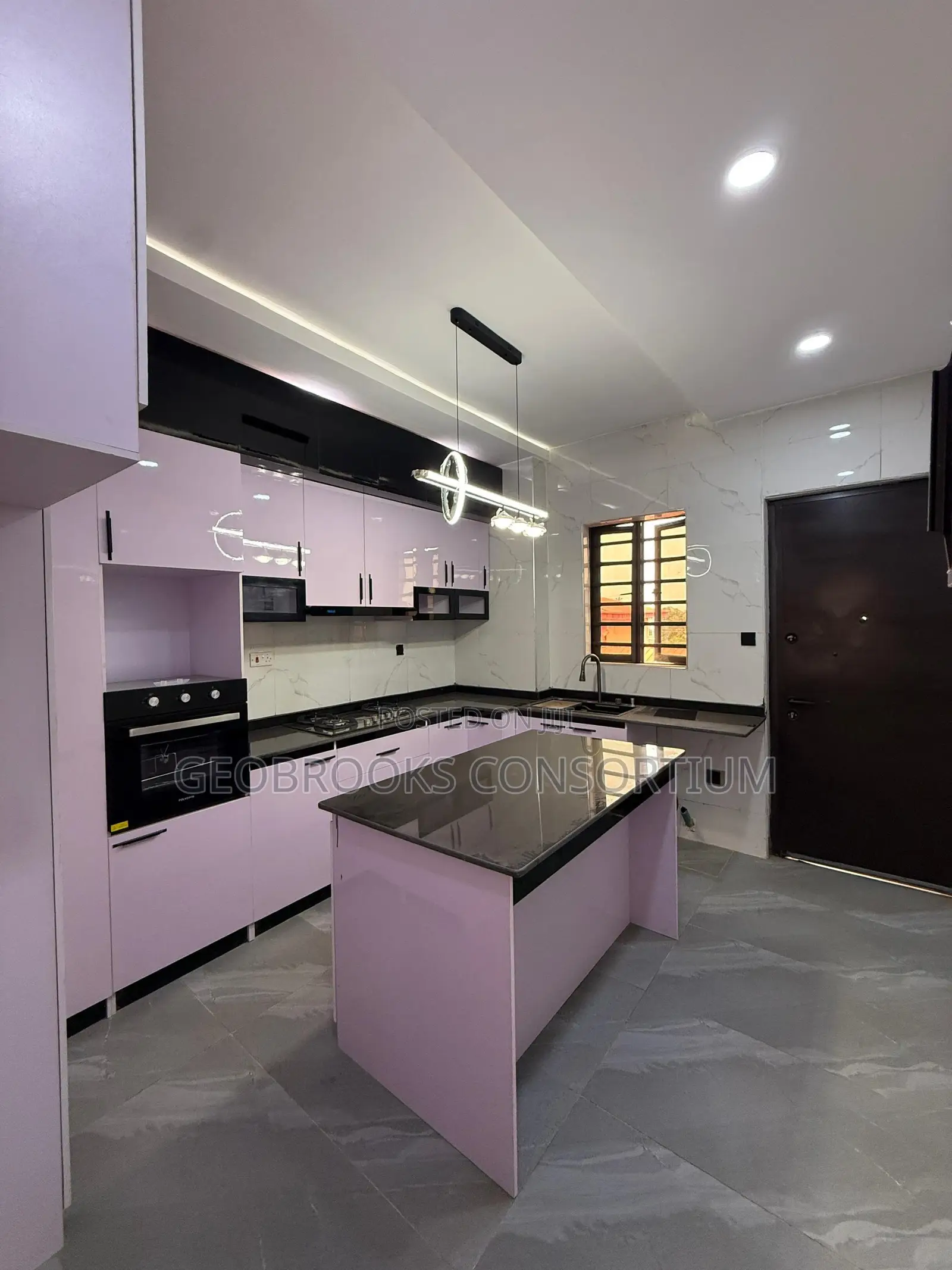 3bdrm Apartment in Alao Akala Way, Akobo for rent