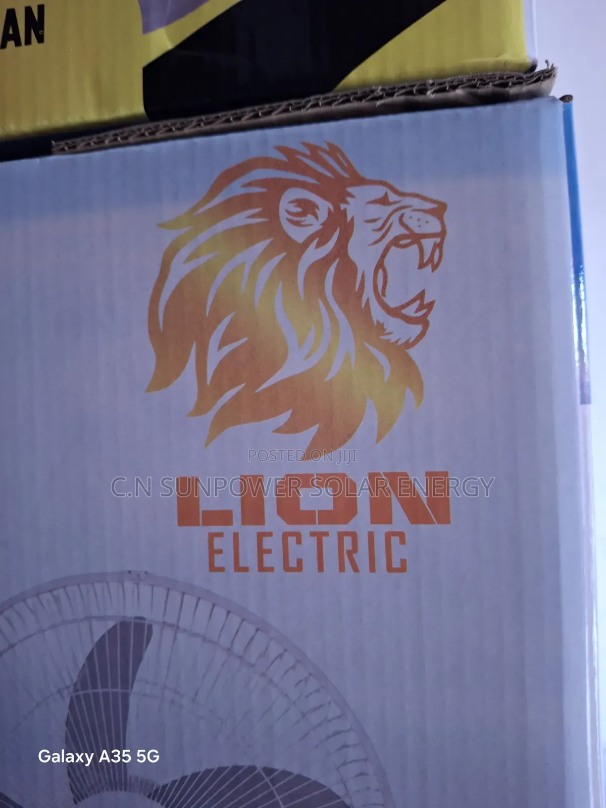 16" Lion Electric Solar Fan