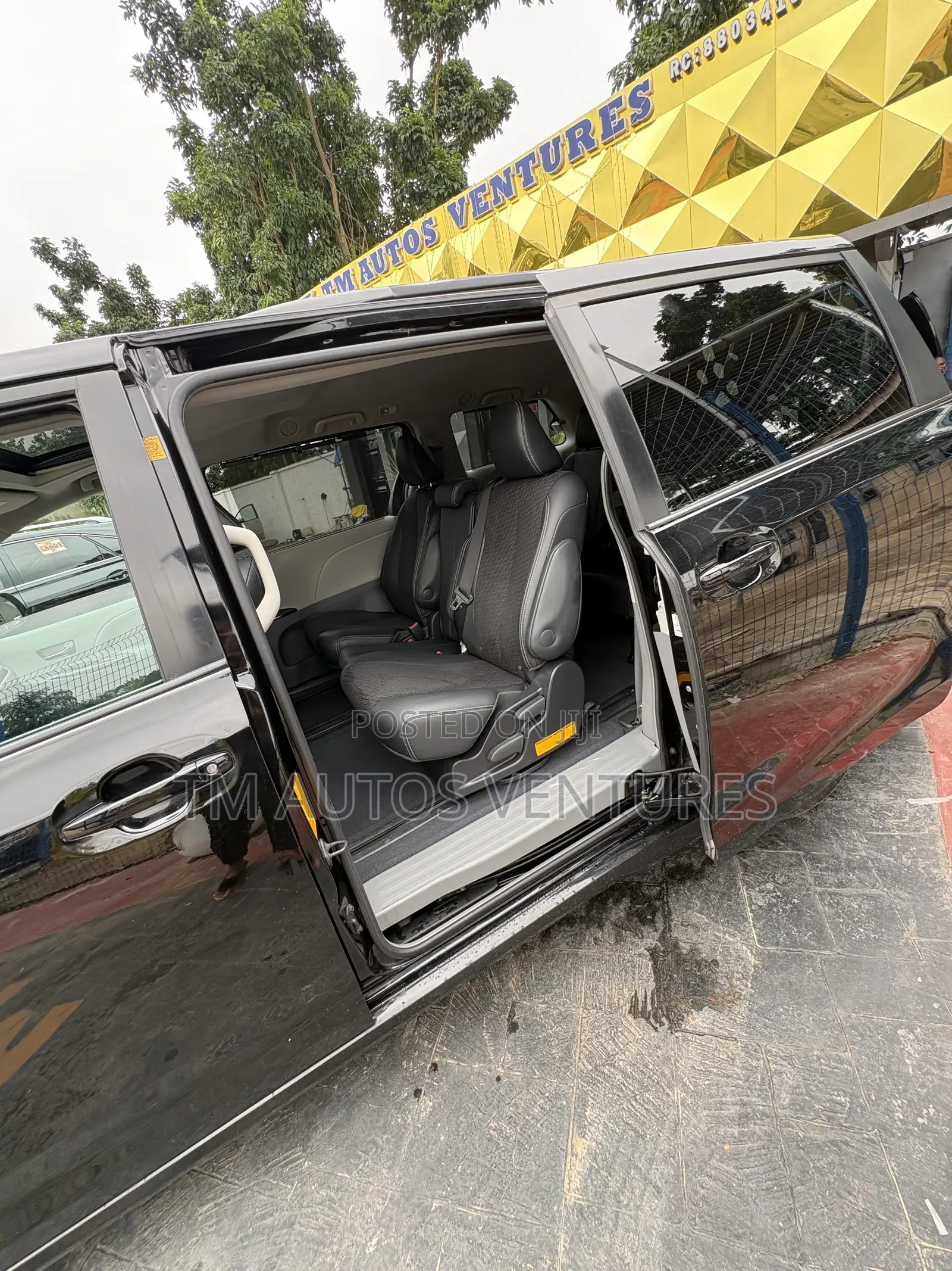 Toyota Sienna 2013 Black