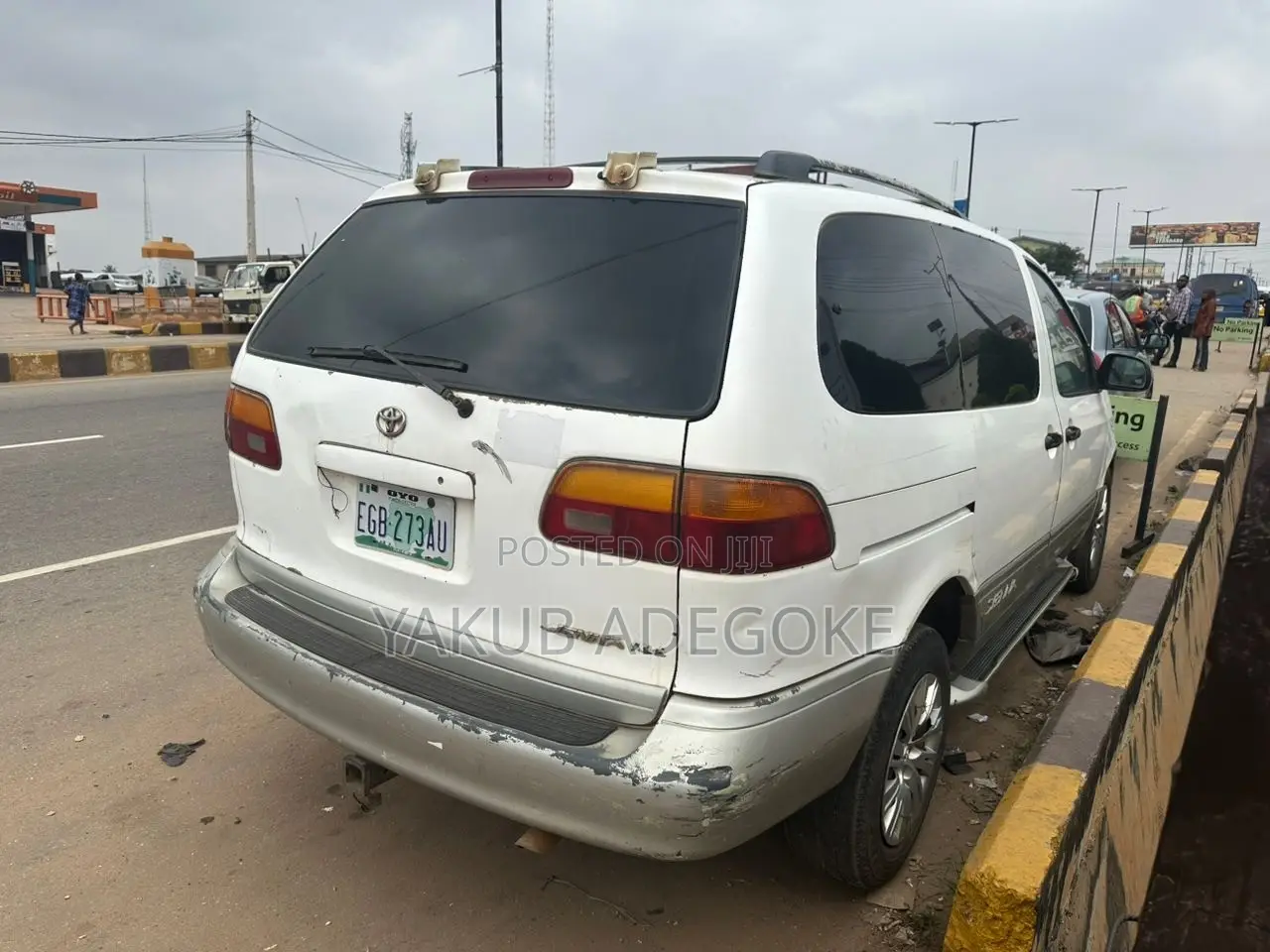 Toyota Sienna 2000 White