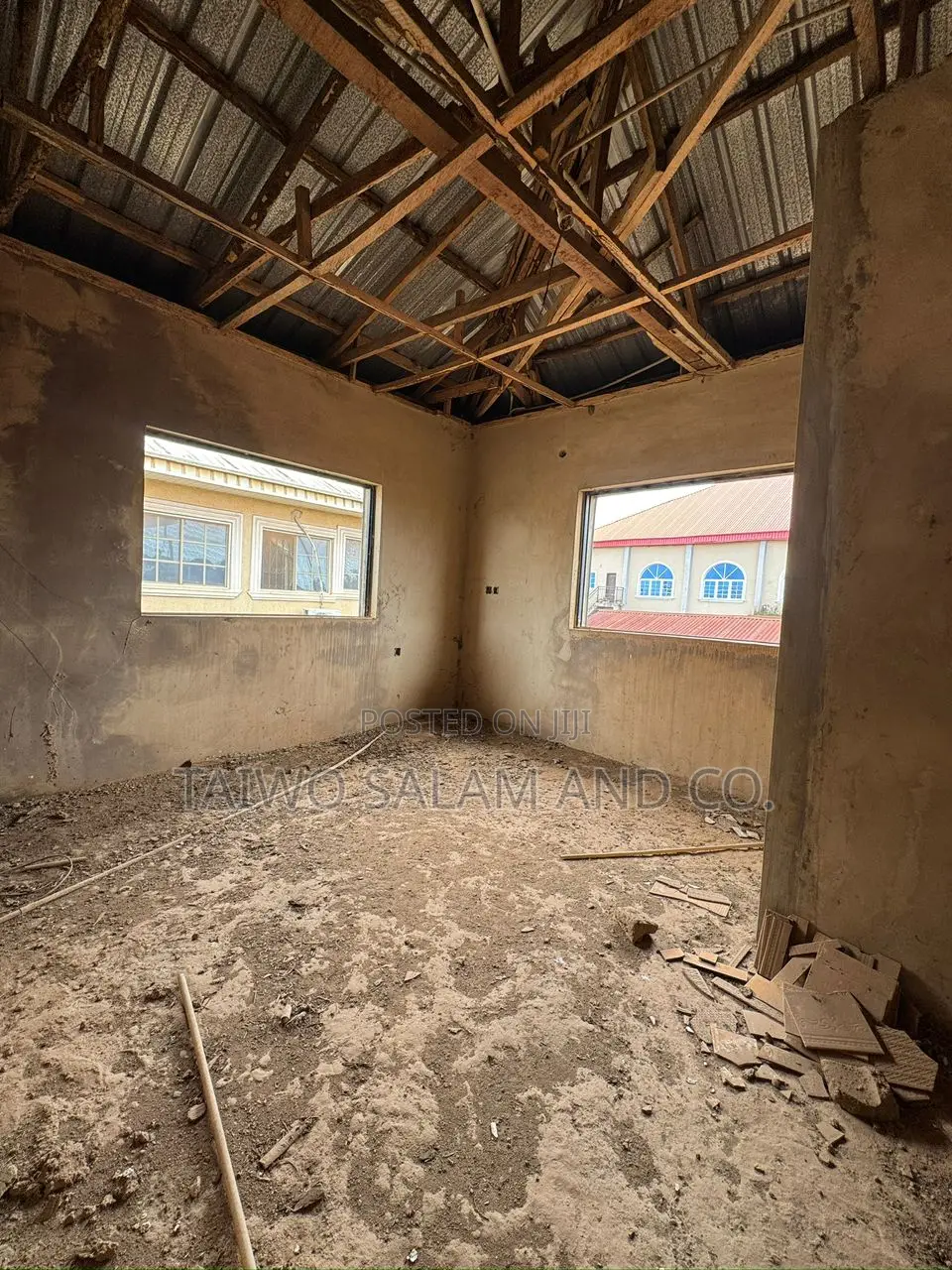 5bdrm Duplex in Idishin for sale