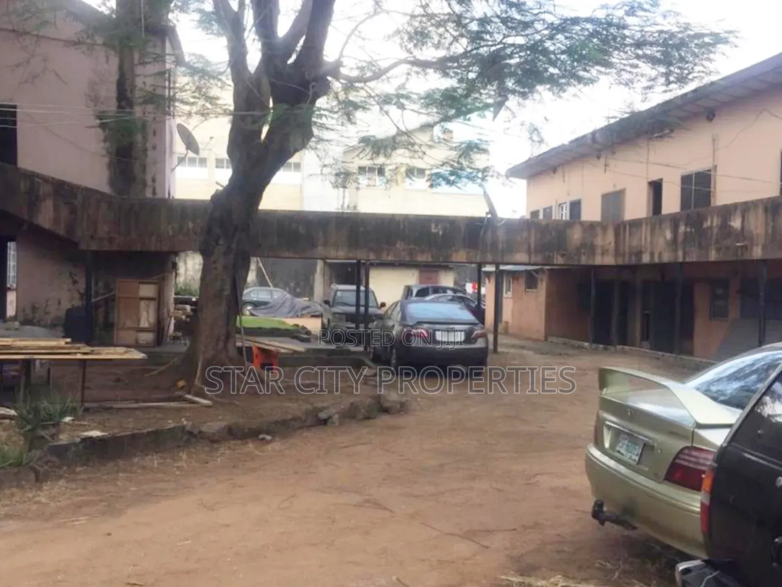 A Cornerpiece 2400sqms Land Directly on Ikorodu Road Palmgrove