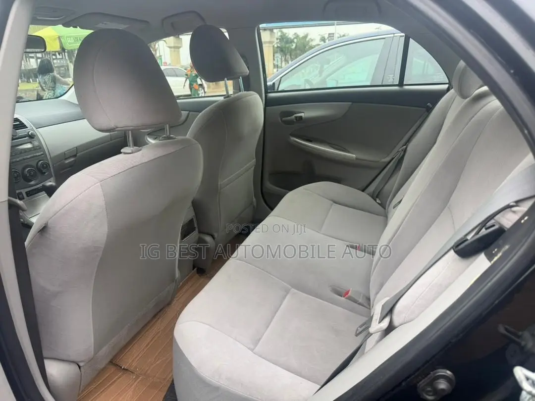 Toyota Corolla LE 4dr Sedan (1.8L 4cyl 4A) 2011 Black