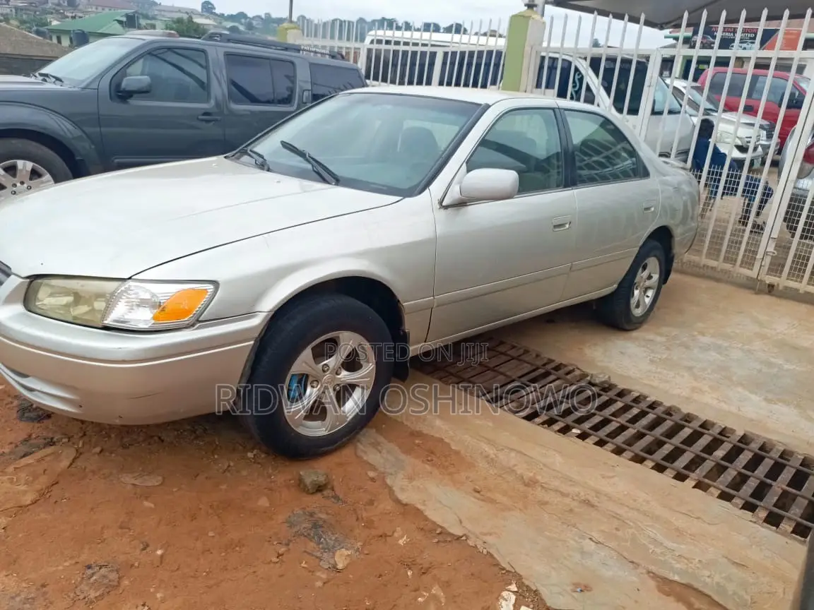 Toyota Camry 2002 Silver