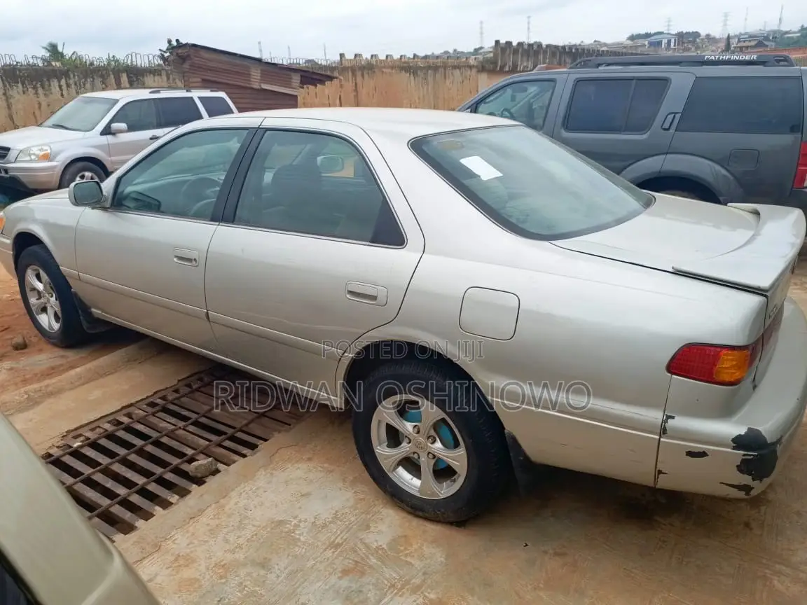 Toyota Camry 2002 Silver