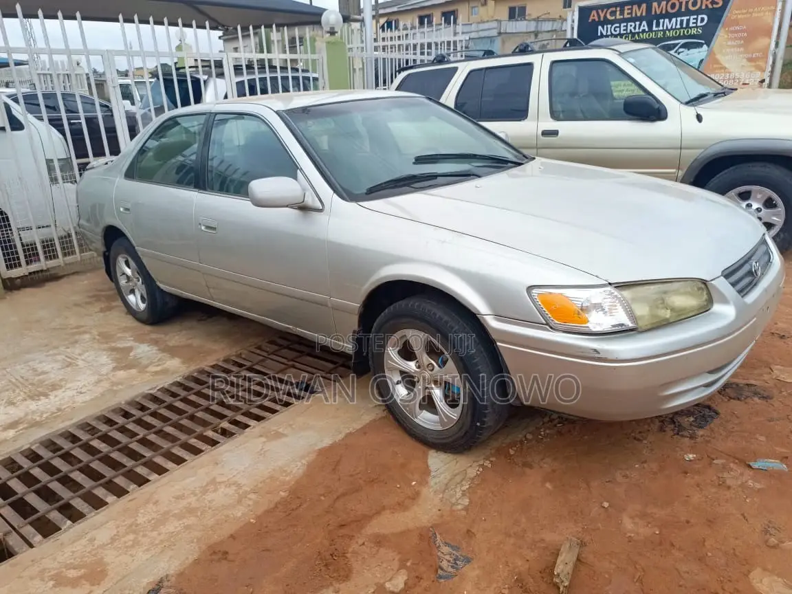 Toyota Camry 2002 Silver