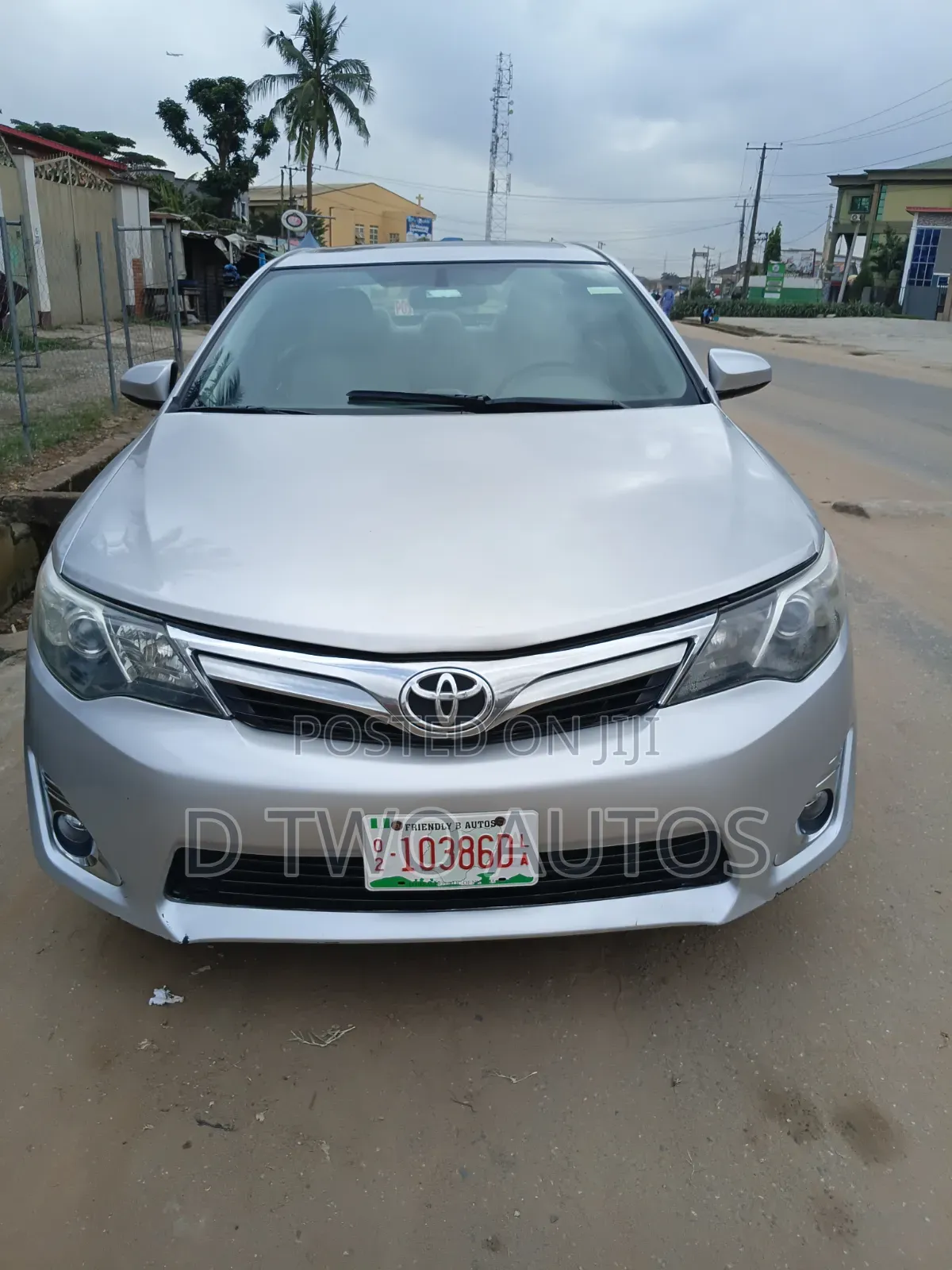 Toyota Camry XLE V6 4dr Sedan (3.5L 6cyl 6A) 2013 Silver