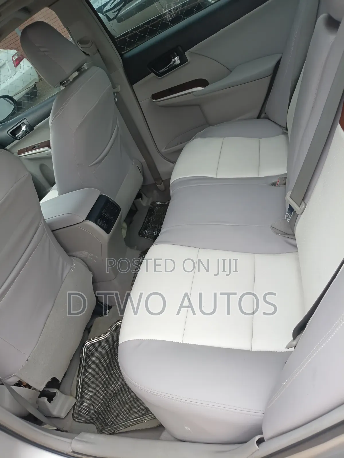 Toyota Camry XLE V6 4dr Sedan (3.5L 6cyl 6A) 2013 Silver