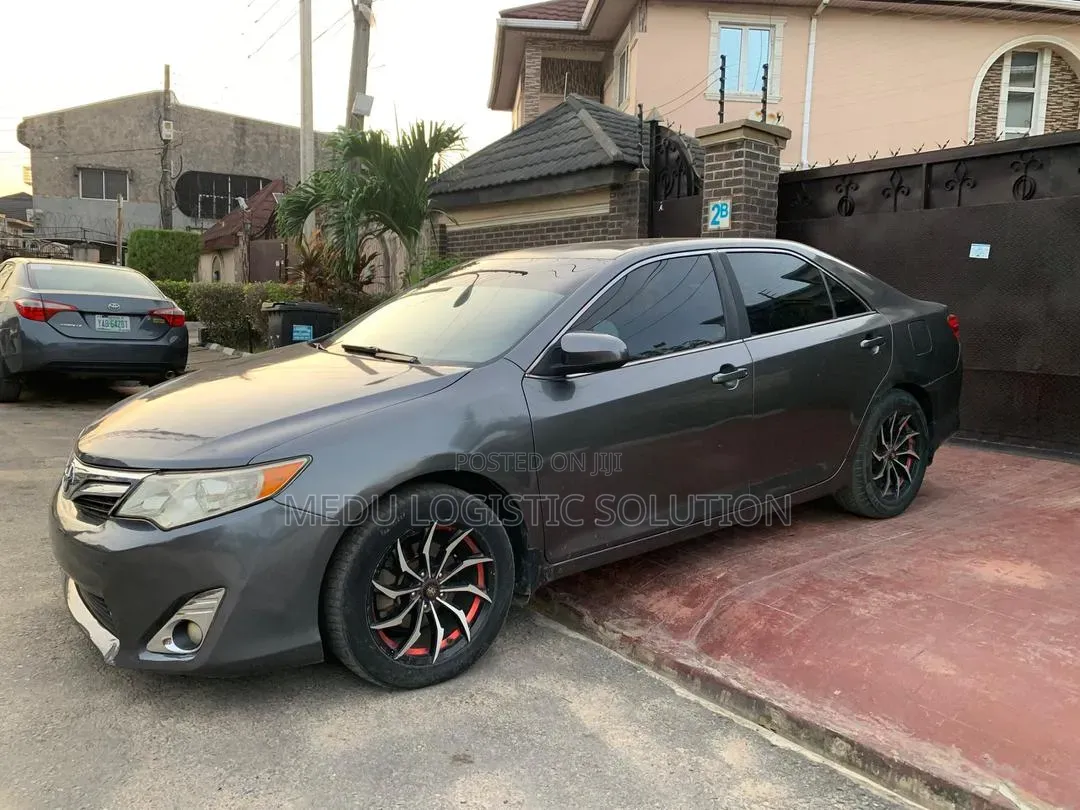 Toyota Camry LE 4dr Sedan (2.5L 4cyl 6A) 2013 Gray