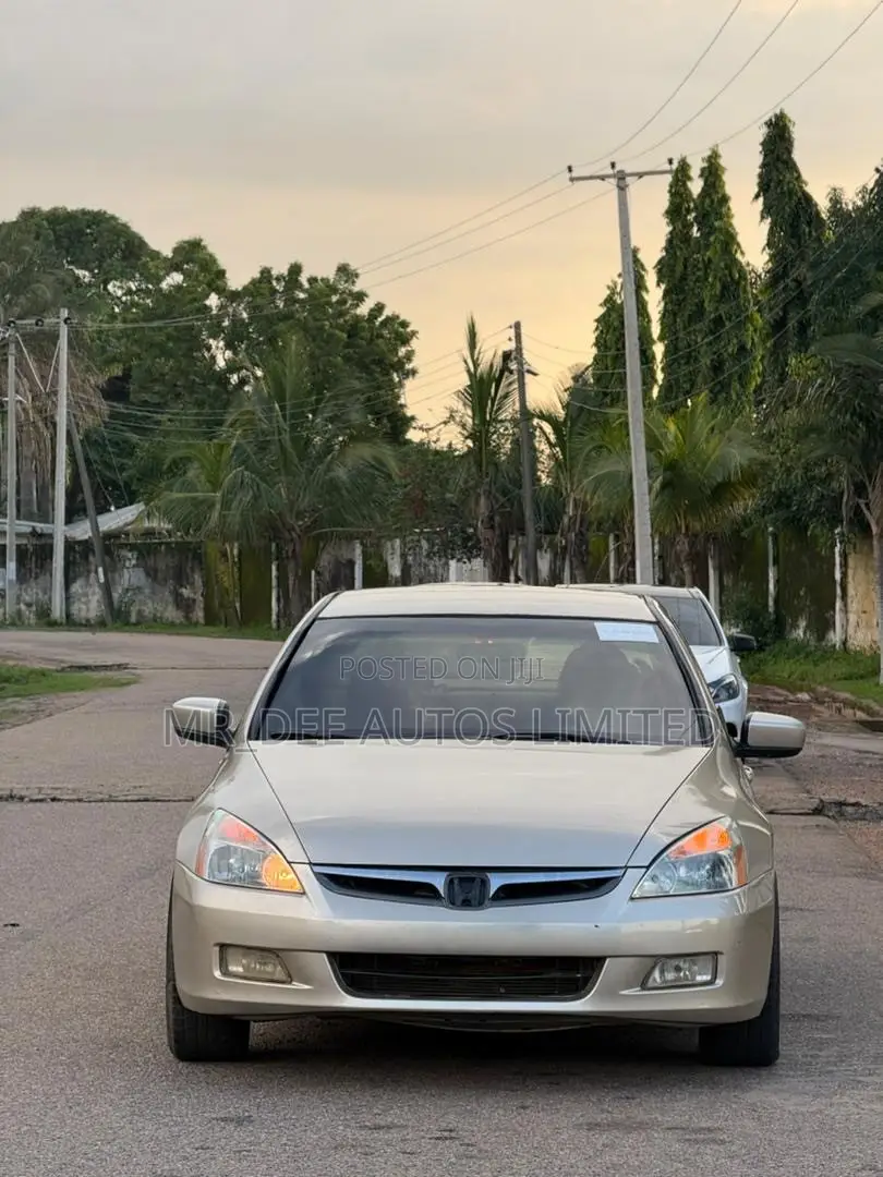 Honda Accord 2006 Gold