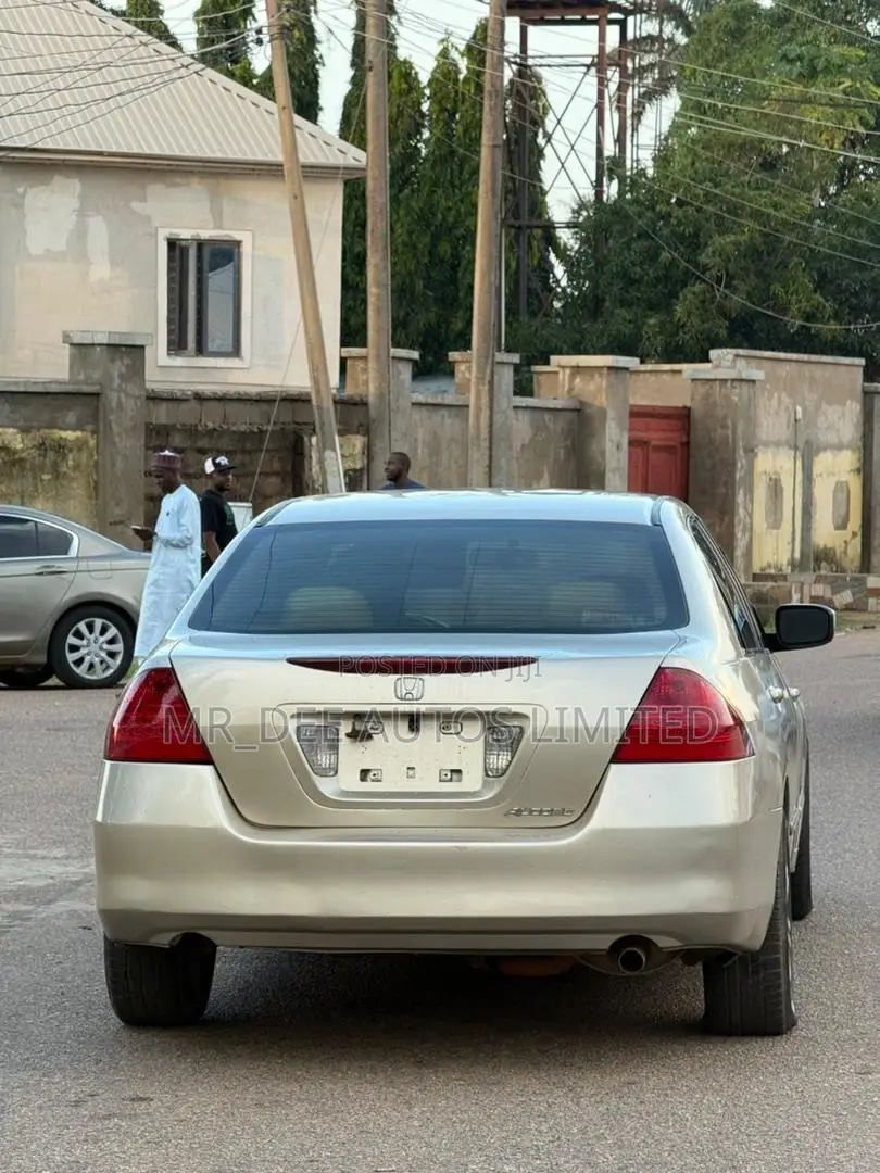 Honda Accord 2006 Gold