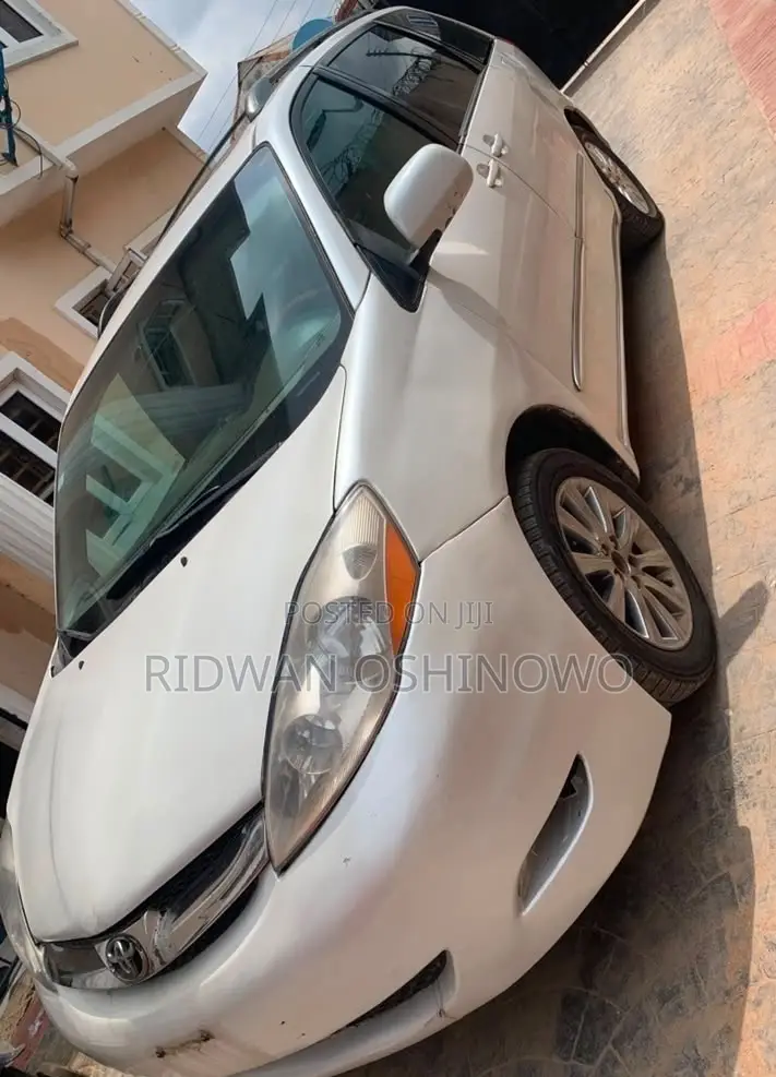 Toyota Sienna 2008 Silver