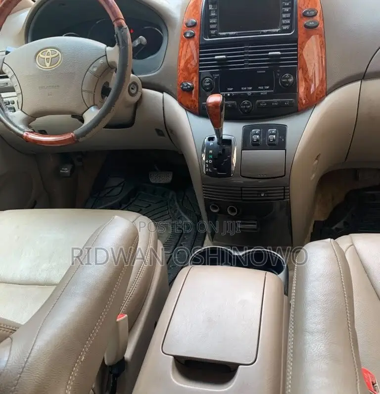Toyota Sienna 2008 Silver