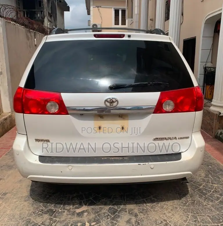 Toyota Sienna 2008 Silver