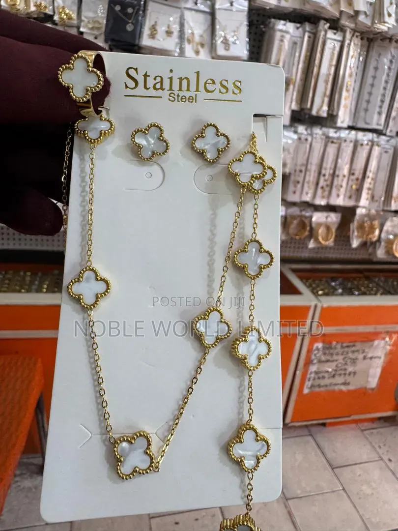 Stunning Jewelry Set