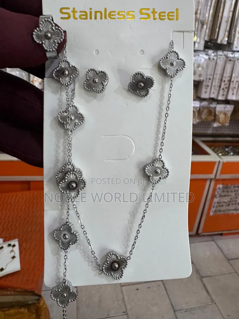 Stunning Jewelry Set