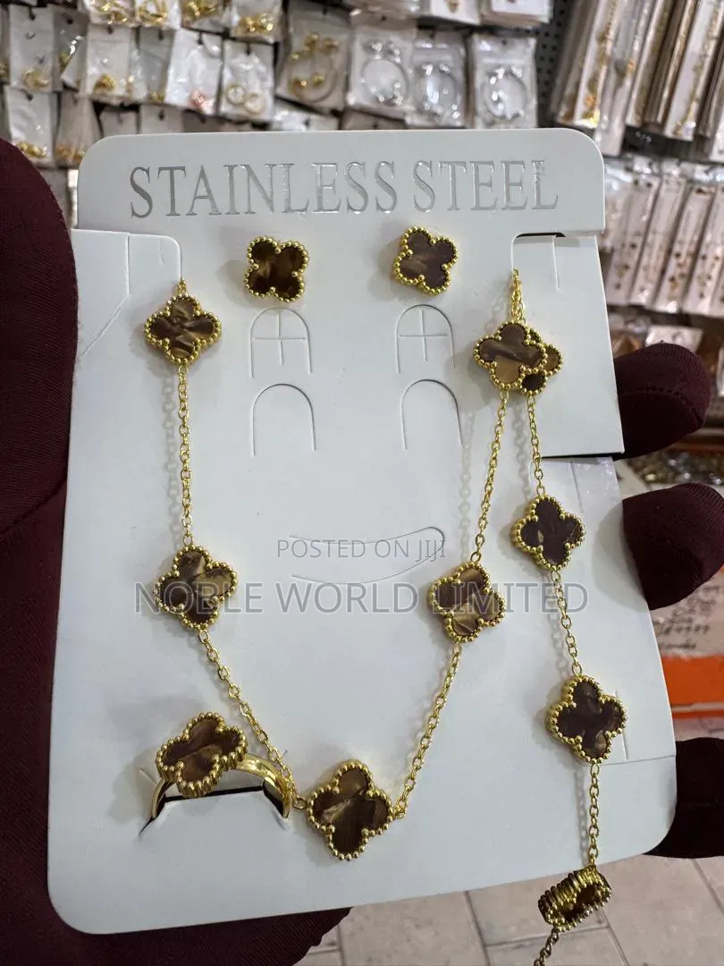 Stunning Jewelry Set