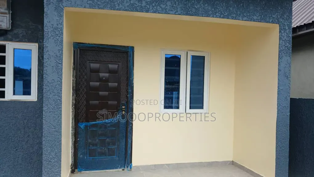 1bdrm Block of Flats in Royal Garden, Lakowe for rent