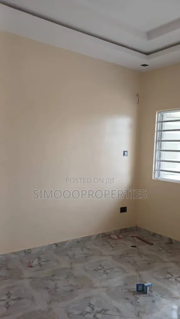 1bdrm Block of Flats in Royal Garden, Lakowe for rent