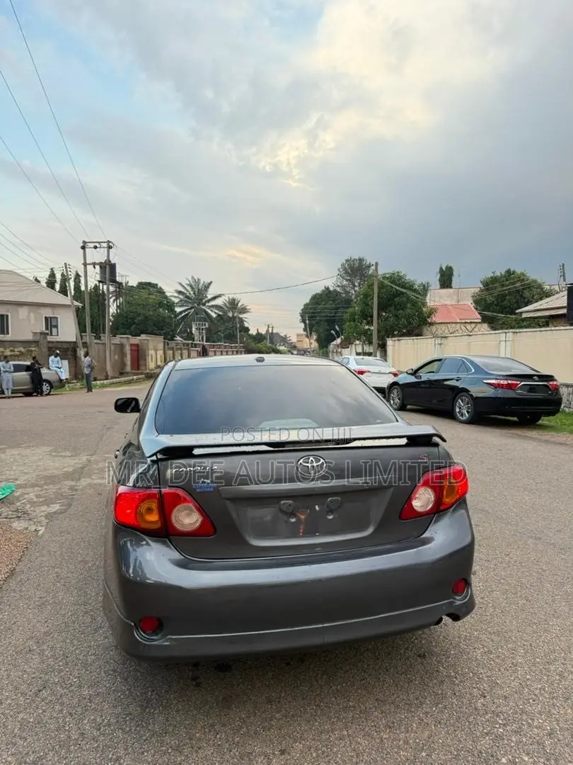 Toyota Corolla 2010 Gray