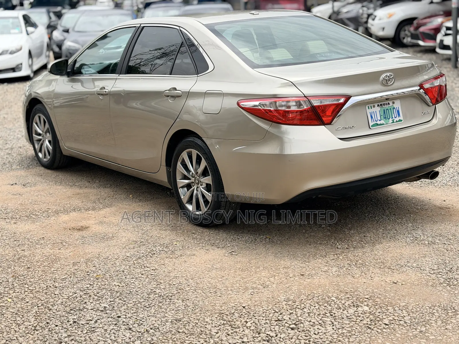 Toyota Camry XLE 4dr Sedan (2.5L 4cyl 6A) 2015 Gold